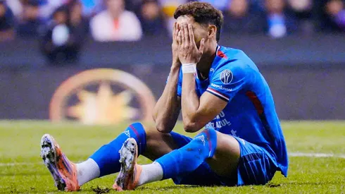 Chiquete Orozco ahora tendrá más oposición para poder hacerse un lugar en la defensa de Cruz Azul para esta temporada.