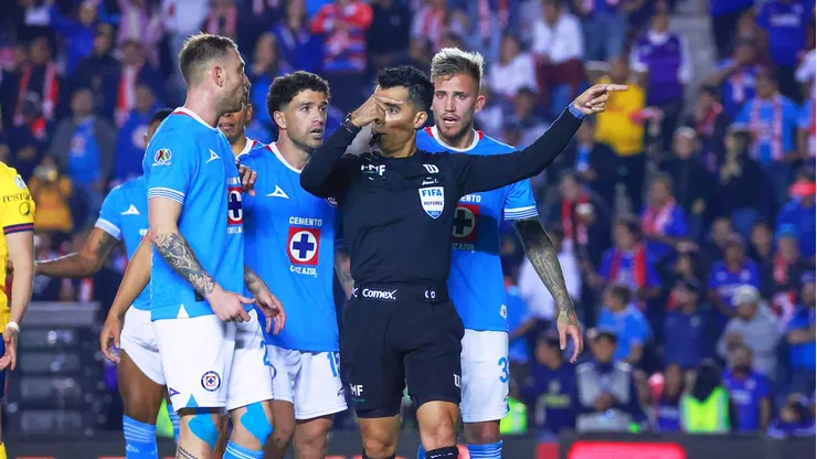 Adonai Escobedo tiene un historial polémico con Cruz Azul en Liga MX.
