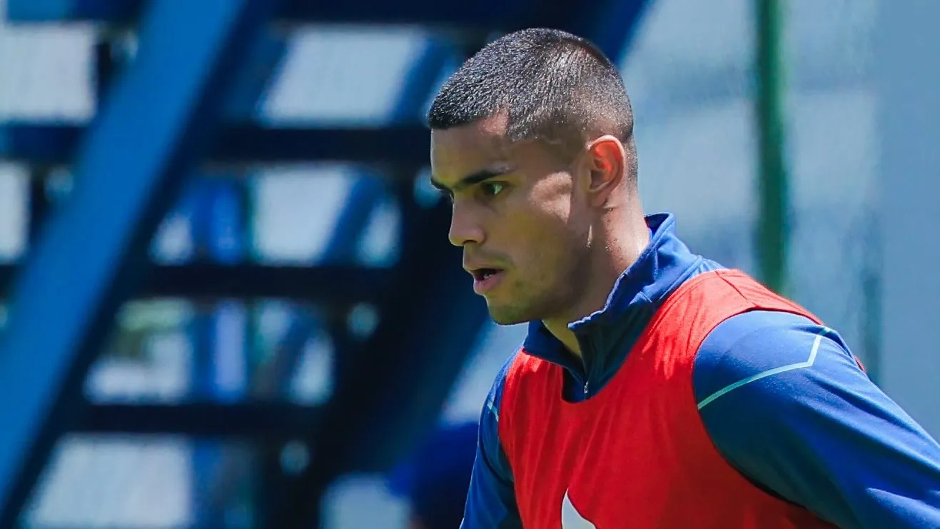 Juan José Calero quiere ganarse un lugar en la ofensiva de La Máquina. (Instagram Cruz Azul)