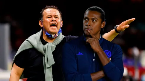 Dos entrenadores que la afición cementera estima: Reynoso y Huiqui.