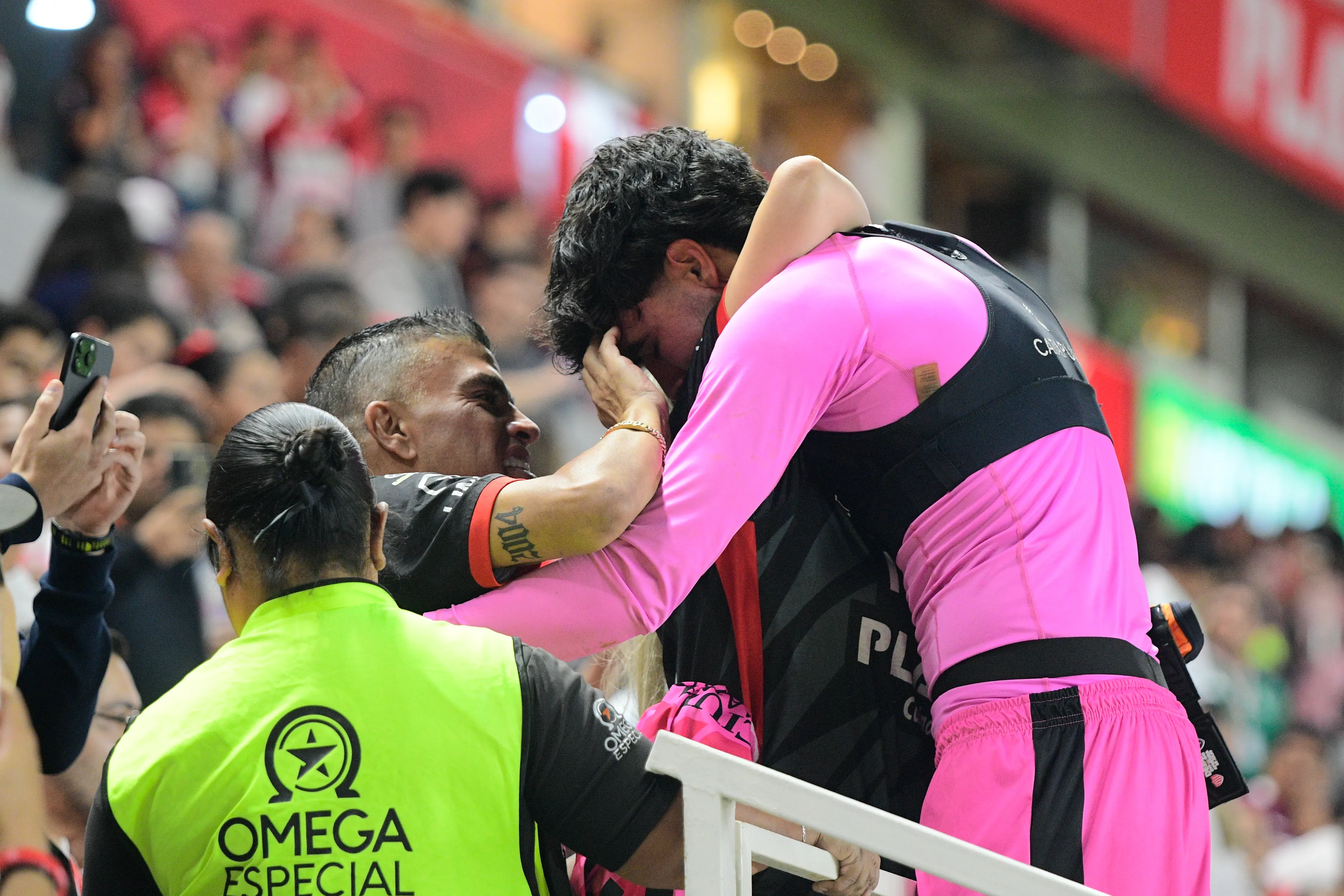 La emoción de Jiménez tras su bautismo en primera (IMAGO7).