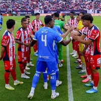 Cruz Azul recibe pasillo de campeón de parte del Atlético de San Luis