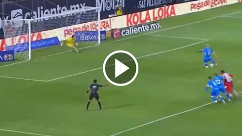 El uruguayo descontó a poco de haber ingresado..