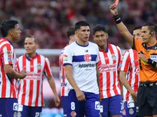 Ángel Sepúlveda perdió la cabeza y fue expulsado en el Chivas vs. Toluca