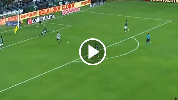 Diber Cambindo fue parte de la derrota del Club León ante el Atlas (2-3) en un partido con muchos goles y la expulsión del ex Cruz Azul.