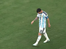 El gesto de Santiago Giménez con Messi tras la final del Mundial