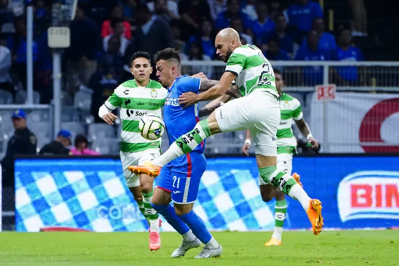 Lotti durante ese juego ante Santos Laguna (IMAGO7).