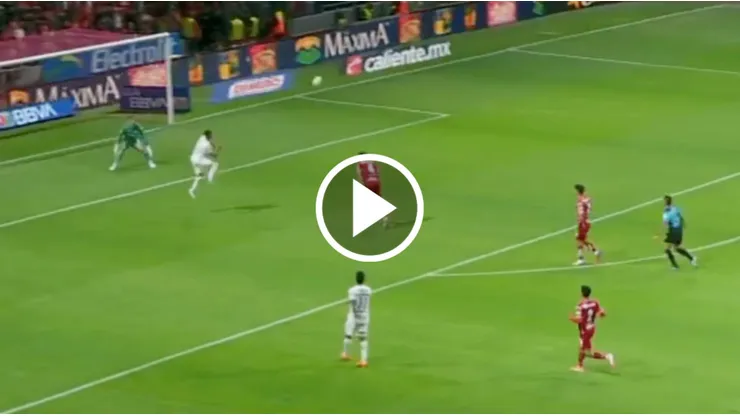 Uriel Antuna falló un gol insólito contra Toluca