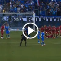 El golazo de tiro libre de Jose Paradela para el 3-1 de Cruz Azul