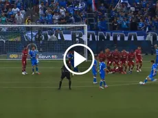 El golazo de tiro libre de Jose Paradela para el 3-1 de Cruz Azul