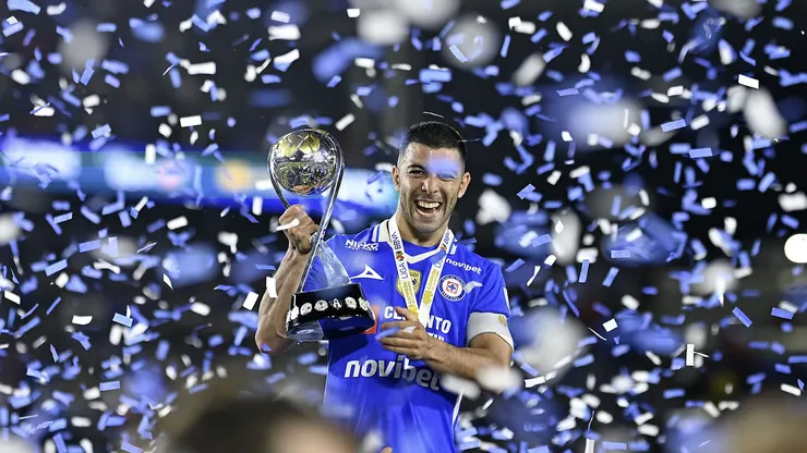 Erik Lira confesó tras conquistar el Campeón de Campeones que su deseo sigue siendo jugar en Europa.
