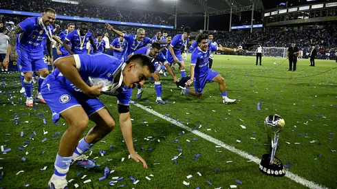 Luka Romero fue el encargado de grabar el momento durante los festejos del plantel de Cruz Azul.