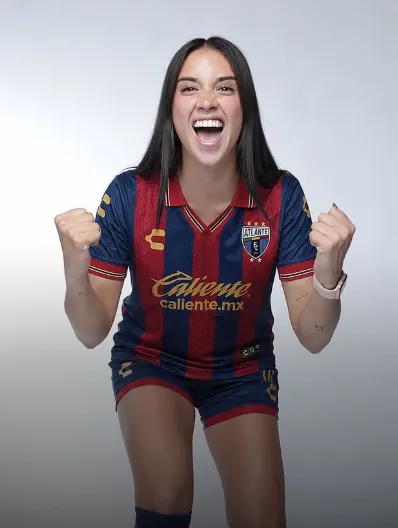 Nailea Vidria en su presentación con el Atlante (IG Atlante)