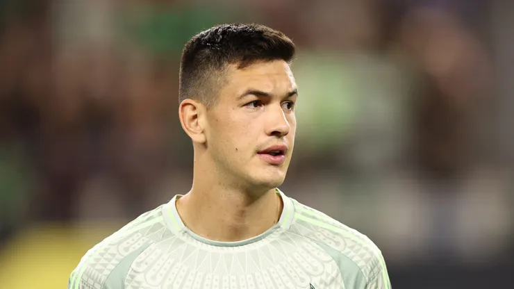César Montes podría terminar llegando a La Máquina por la salida de otro jugador.