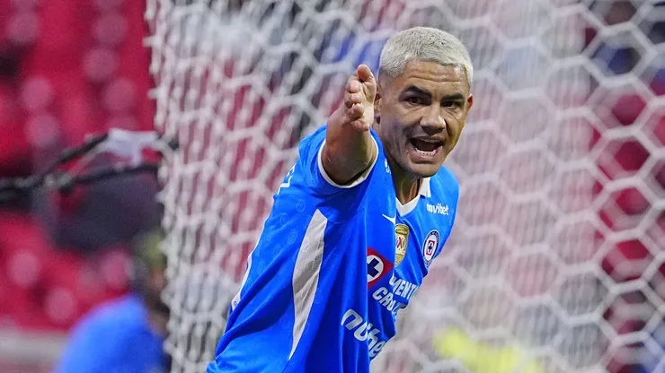 Cruz Azul se prepara para su debut en la Leagues Cup mientras la afición sigue con el Toro Fernández y Andrés Gudiño en el paredón de las críticas.