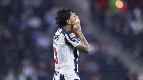 Carlos Salcedo se hizo expulsar en un partido en donde también tuvieron participación Jorge Sánchez y Orbelin Pineda.