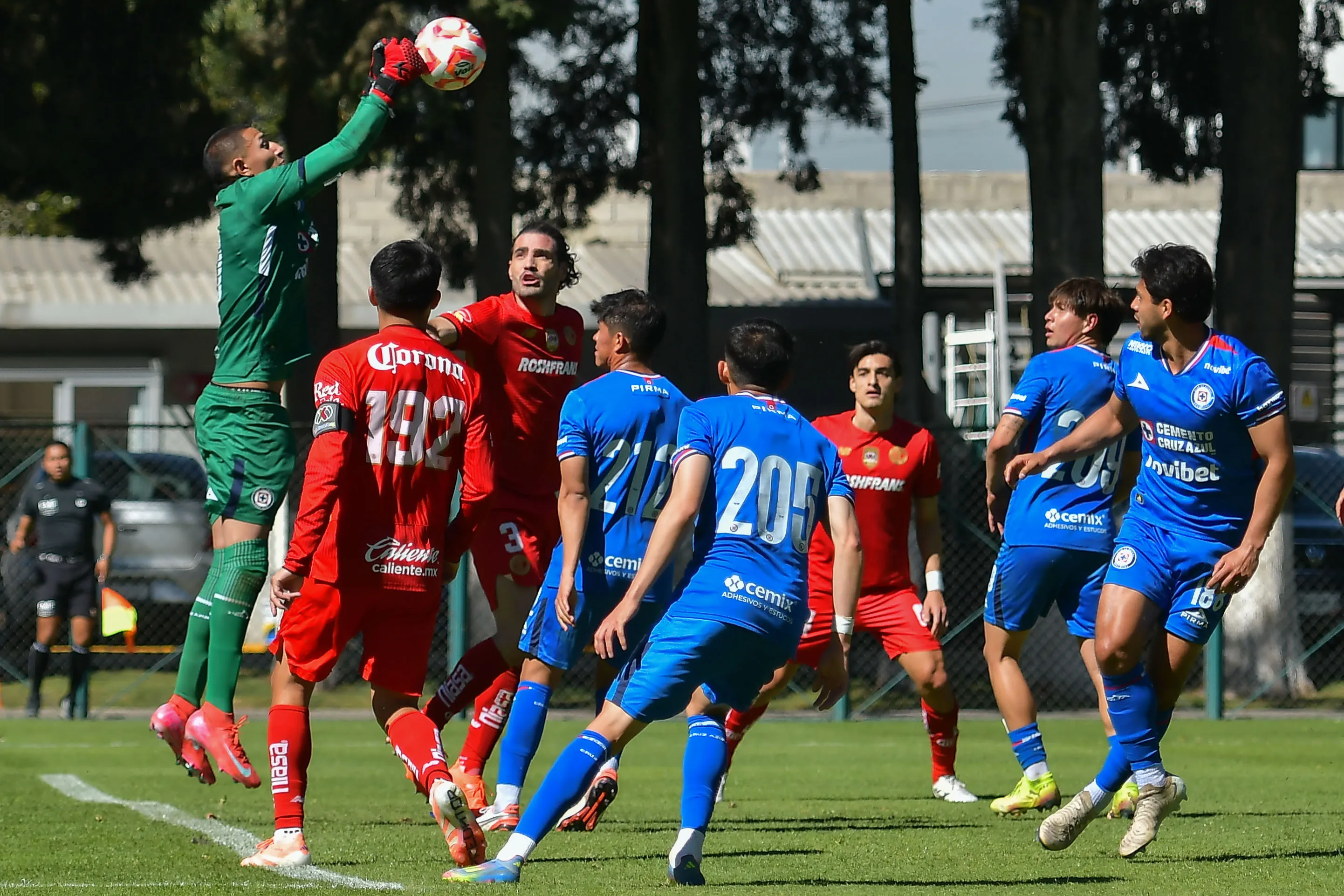 Emmanuel Ochoa viene destacándose en las Fuerzas Básicas de Cruz Azul. (Imago 7)