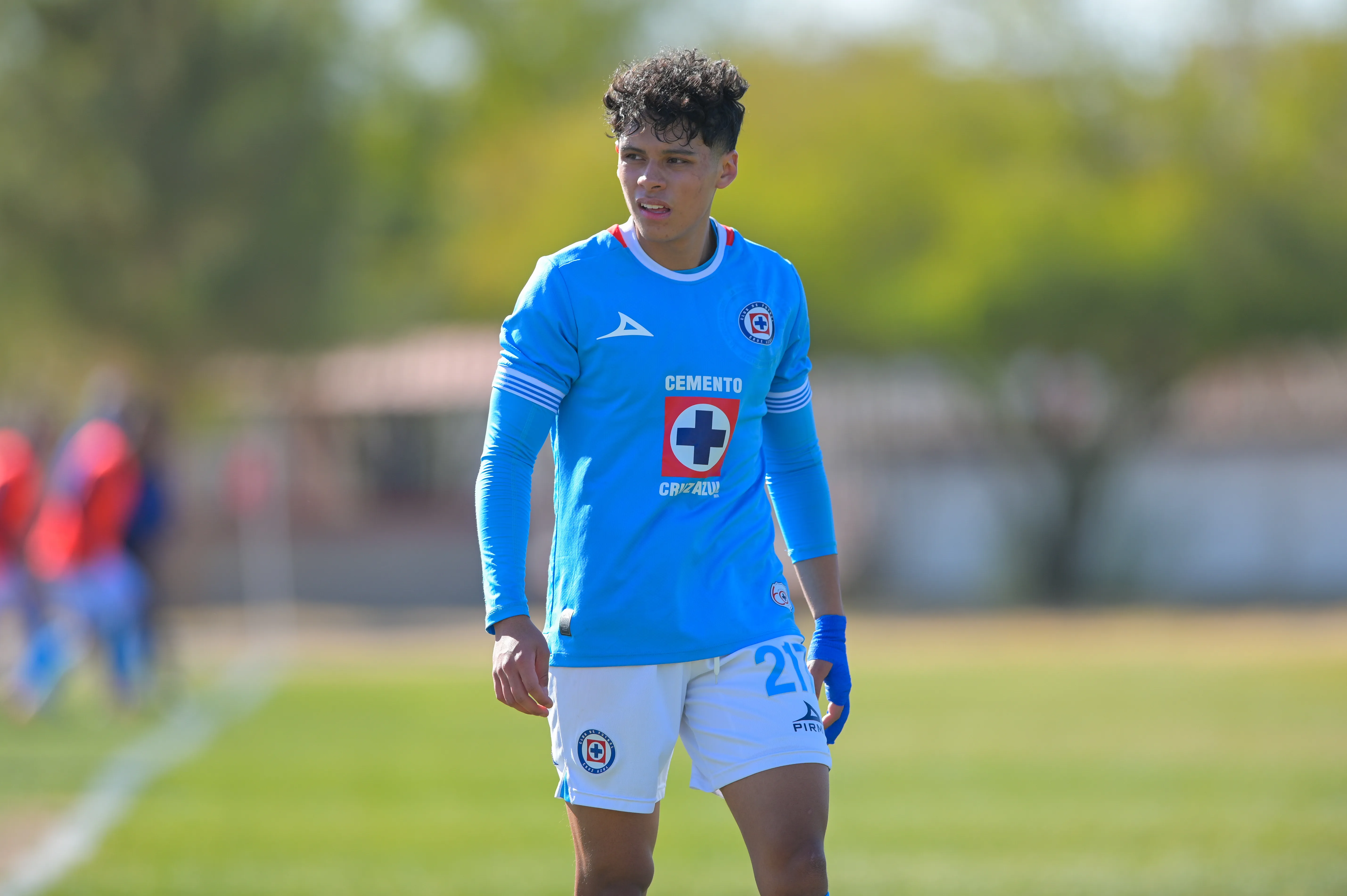 Víctor Manuel Velázquez buscará ganar minutos en la ofensiva cementera. (Imago7)