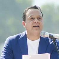 Velázquez le puso fecha al nuevo estadio y lanzó un palo a Billy Álvarez