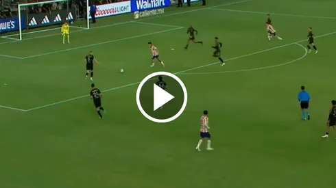 El ex futbolista de Cruz Azul se lució con un tiro rasante que puso el 1-1 final del marcador ante el LAFC y que obligó a la definición por penales.