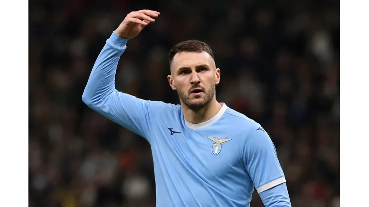 Santiago Giménez, el principal objetivo de la Lazio.
