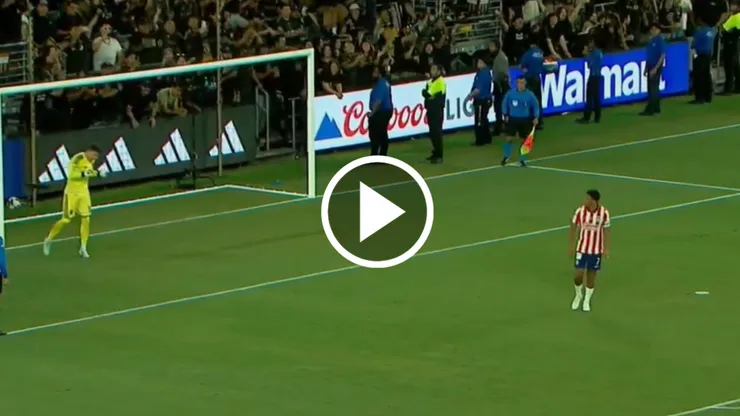 Luis Romo está siendo el centro de las críticas de la afición de Chivas tras perder en el debut de la Leagues Cup.