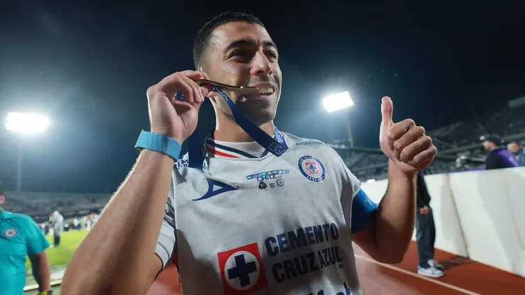 Cruz Azul habría aceptado la propuesta del Al Jazira pero Erik Lira sigue firme en su deseo de jugar en el futbol de Europa.
