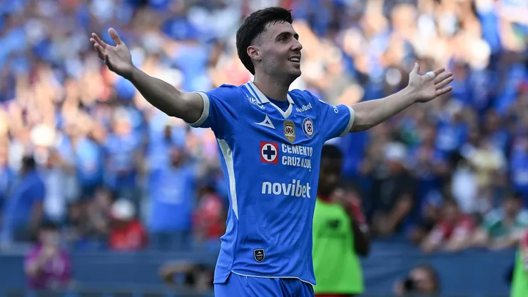 José Paradela celebra su gol ante Toluca en el Campeón de Campeones.