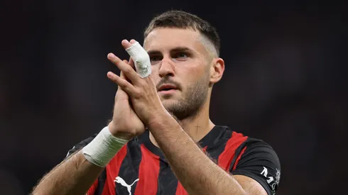 MILAN, ITALY – SEPTEMBER 23: Santiago Gimenez of AC Milan celebrates after scoring to give the side a 1-0 lead during the Coppa Italia Frecciarossa Round of 16 match between AC Milan and US Lecce at Giuseppe Meazza Stadium on September 23, 2025 in Milan, Italy. (Photo by Jonathan Moscrop/Getty Images)