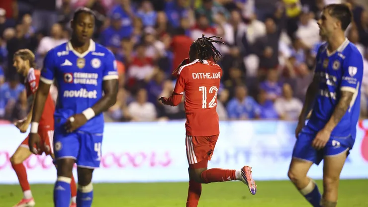 Cruz Azul pierde 1-2 contra el Chicago Fire y es eliminado en primera ronda de la Leagues Cup. Primer fracaso para Joel Huiqui como entrenador.
