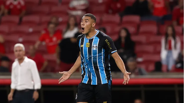 Carlos Vinicius, el delantero de Gremio que estaría en la carpeta de Cruz Azul.