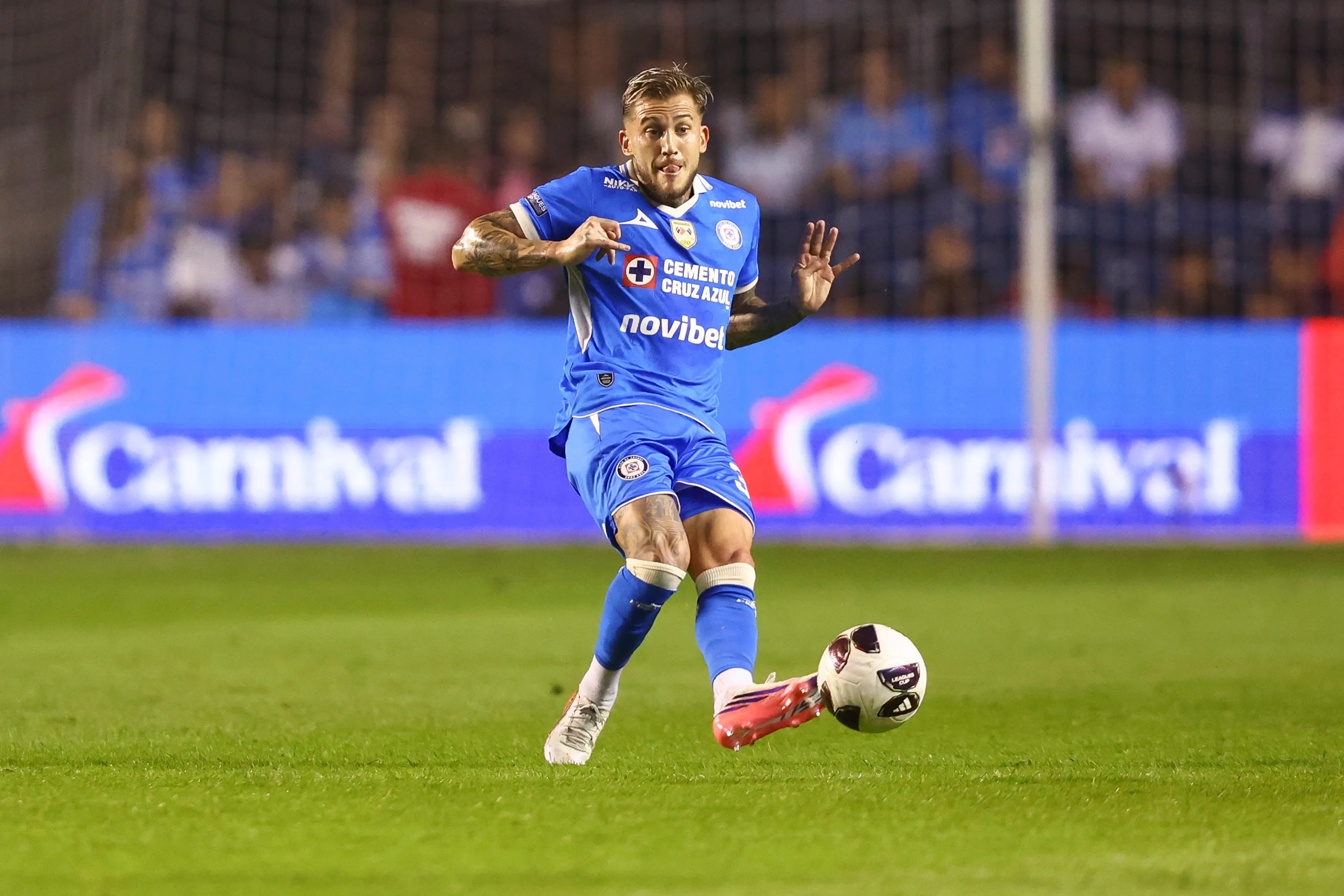 Gonzalo Piovi se retiró lesionado del juego de Cruz Azul vs. Chicago Fire y encendió alarmas. (Getty Images)