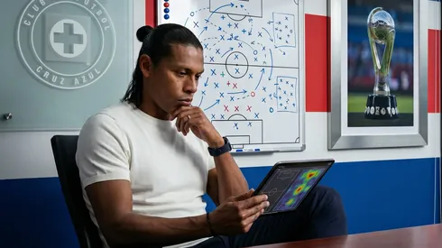 Joel Huiqui tendrá que meter mano por varias bajas en Cruz Azul.