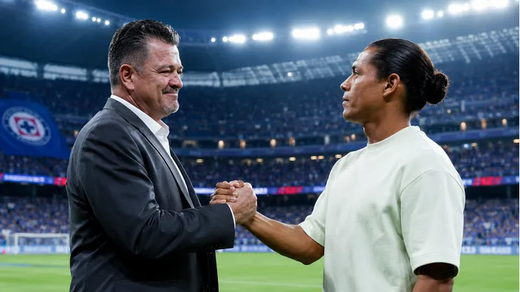 Carlos Hermosillo defendió el trabajo de Joel Huiqui en Cruz Azul.