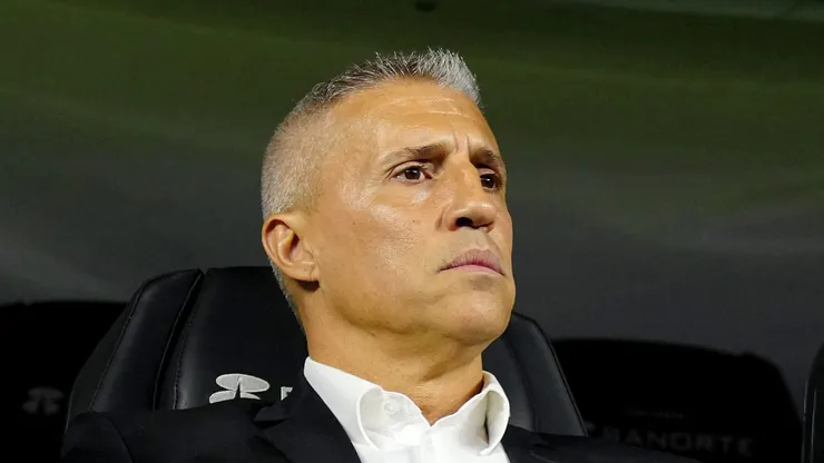 Se filtró un video de Hernán Crespo en el vestidor del Atlas en donde saca pecho de la victoria contra Cruz Azul por Liga MX.