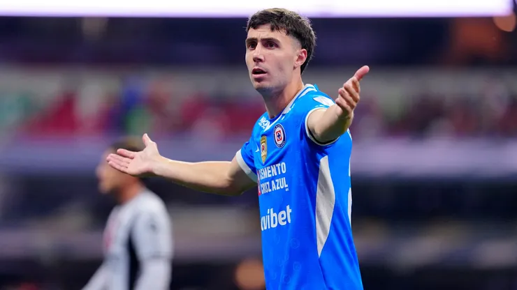 José Paradela durante el último partido de Cruz Azul en el Torneo Apertura 2026 de la Liga MX.