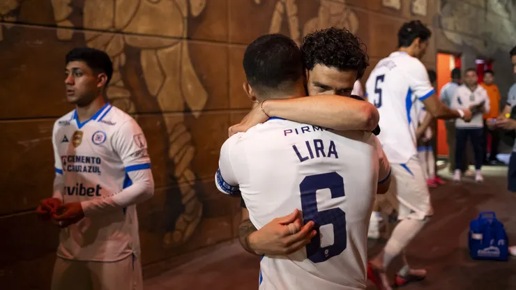 Erik Lira estaría viviendo sus últimos días como jugador de Cruz Azul.