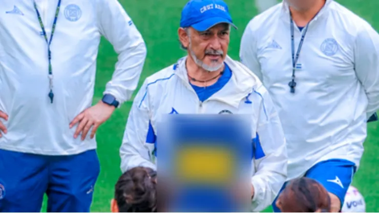 El Potro Gutiérrez dirigió su primer entrenamiento como DT de Cruz Azul femenil.