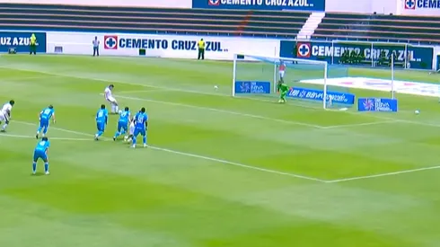 Emmanuel Ochoa atajó un penal clave para Cruz Azul Hidalgo.