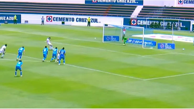 Emmanuel Ochoa atajó un penal clave para Cruz Azul Hidalgo.