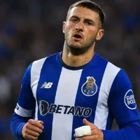 Santiago Giménez dejarìa el Milan y acuerda su llegada al Porto