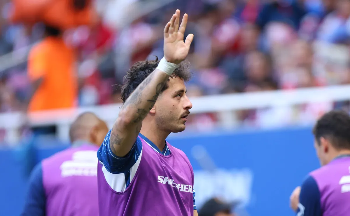 Afición de Cruz Azul cambia de parecer y le da la bienvenida a Alan Mozo: “Tardaste mucho…”