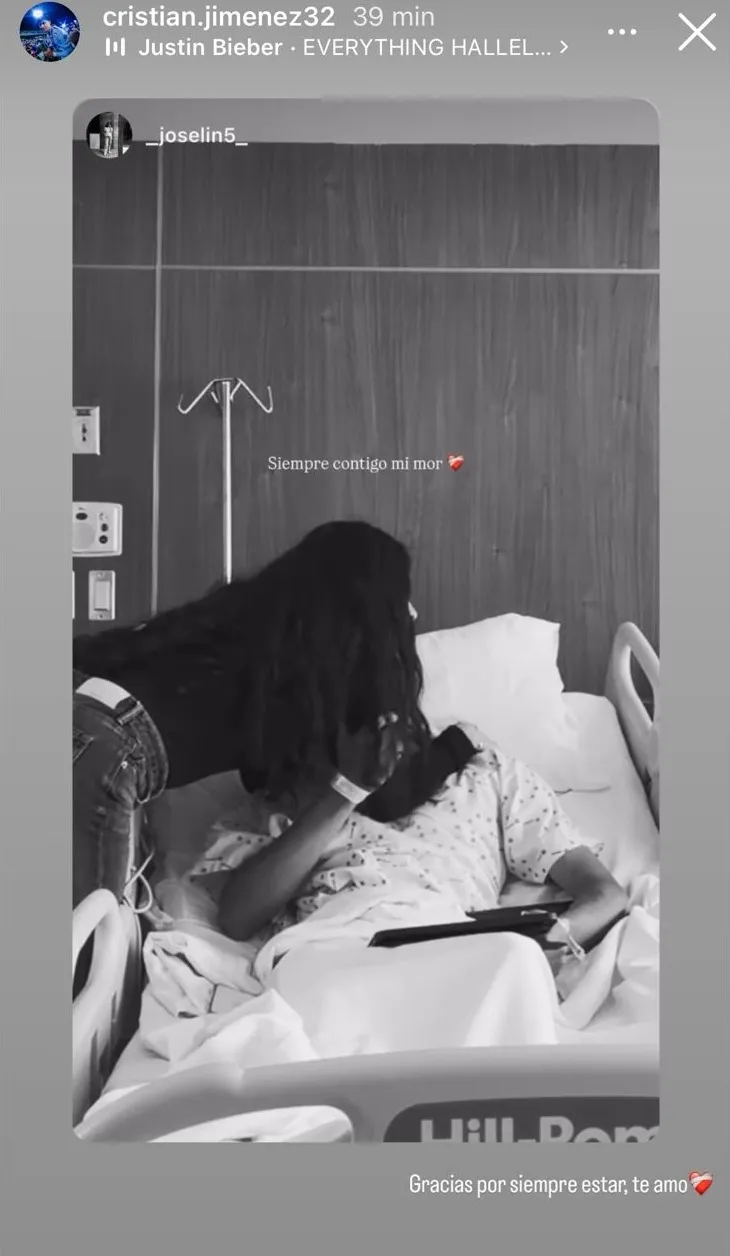 Emotivo intercambio entre el jugador de Cruz Azul y su pareja. (@cristian.jimenez32)