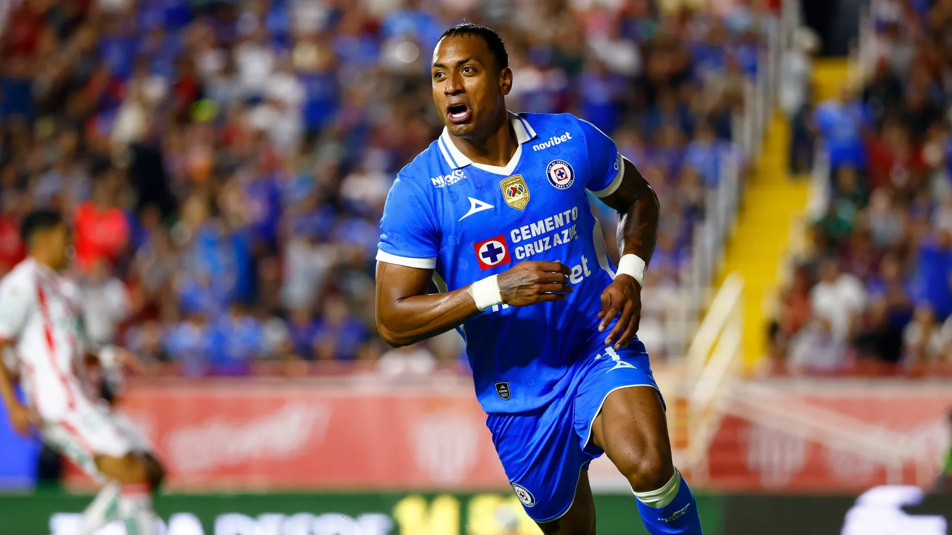 Rumores situaron a Ditta fuera de Cruz Azul, con destino en Medio Oriente. (Getty Images)