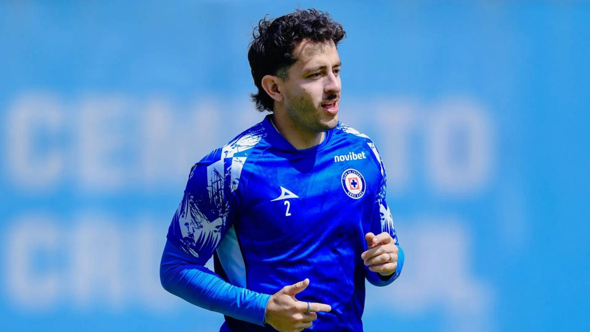 El lateral se prepara para su debut total como celeste.