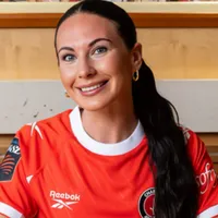 ¡Sorpresa total! Leigh-anne Robe pateó a Pumas y regresó a Europa