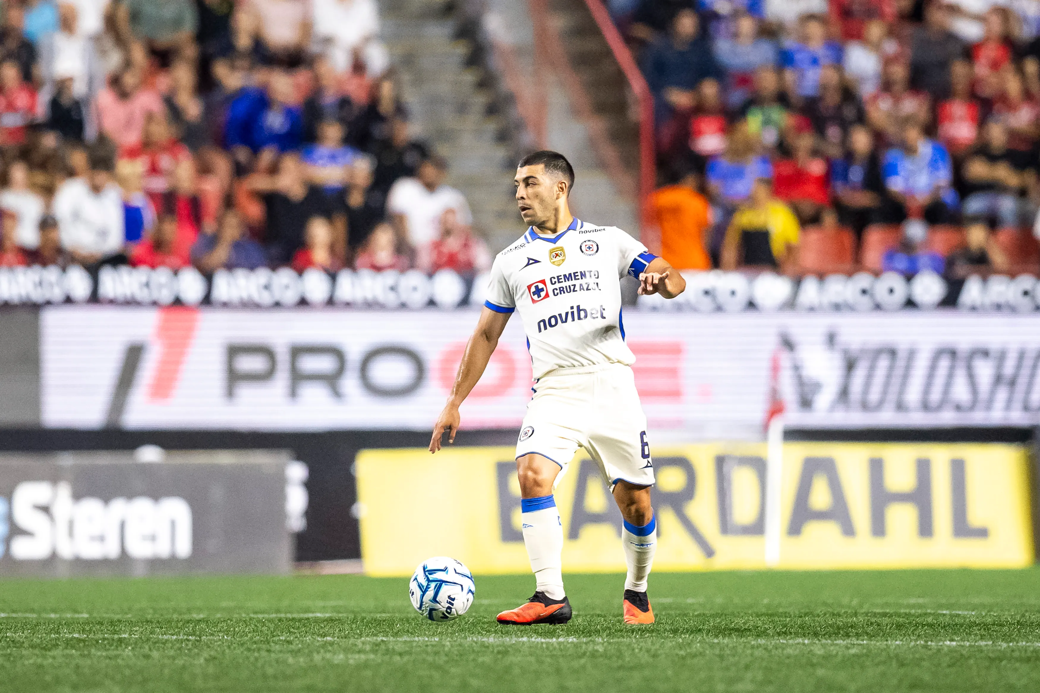 Erik Lira estaría convocado para el partido entre Cruz Azul y Santos Laguna (Imago 7)
