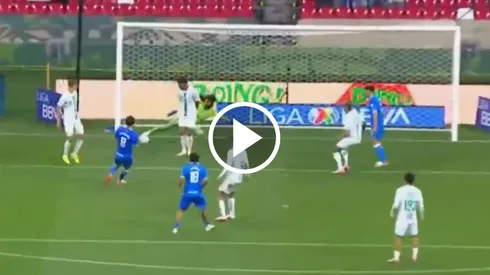 Cruz Azul tuvo el primer gol pero Acevedo lo evitó.