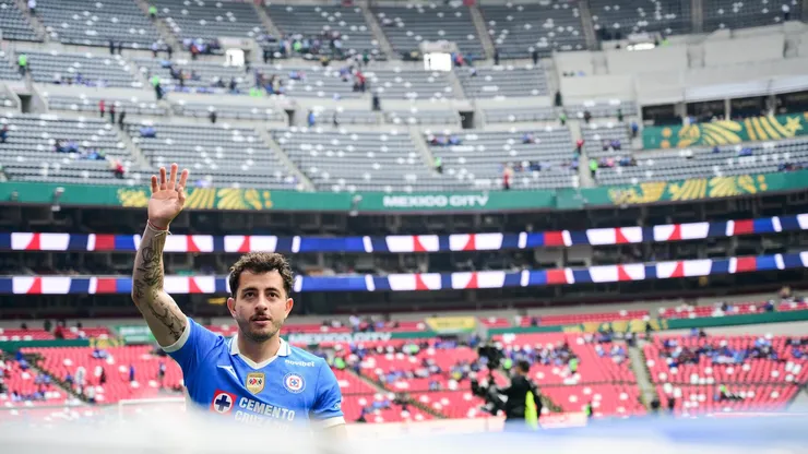 Alan Mozo debutó con Cruz Azul y gran parte de la afición cementera aprobó sus primeros minutos con el equipo.