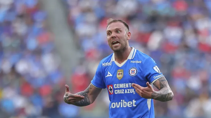 Rodolfo Rotondi ya pisa césped pero sigue sin trabajar a la par del grupo con Cruz Azul. No se descarta su presencia en el Clásico Joven.